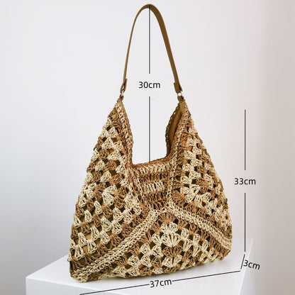 Julia – Handgefertigte Strohtasche mit durchbrochener Kontrastfarbe