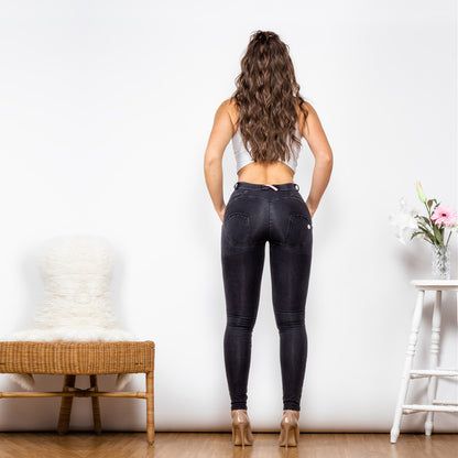 Sophia – Booty Lifting Yogahosen für Frauen in Schwarz