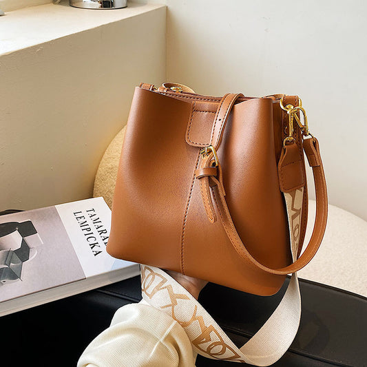 Tanya – Schlichte Bucket Bags mit breiten Schulterriemen