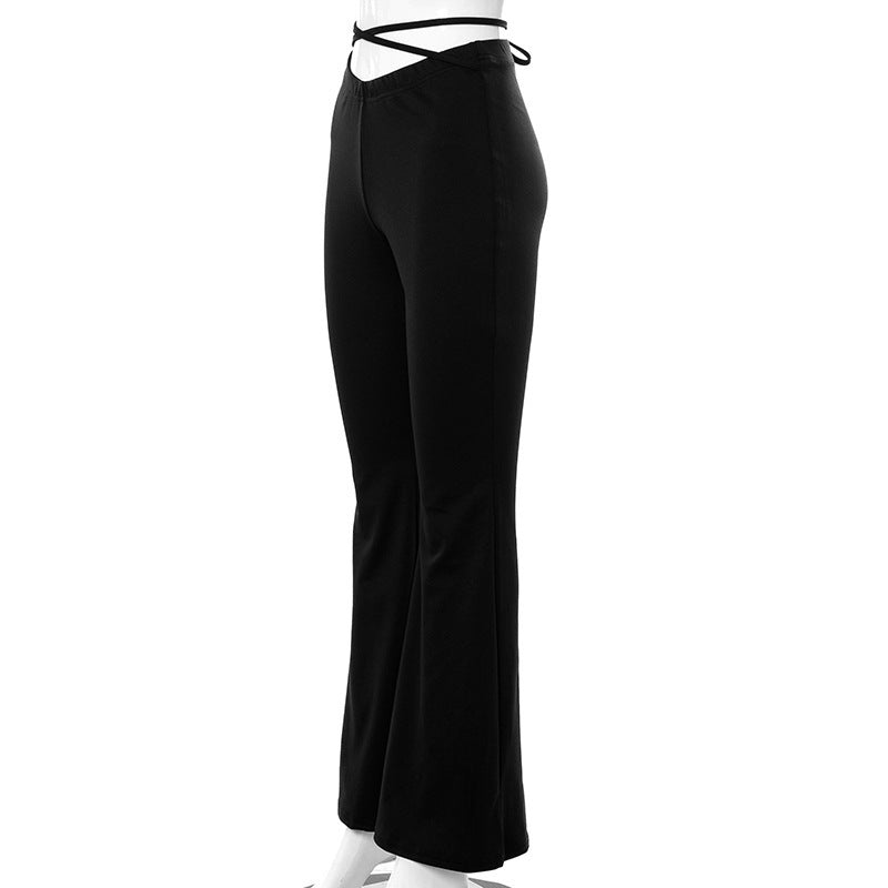 Lily – V-förmige, verkürzte Flared Track Pants mit Kreuzträgern