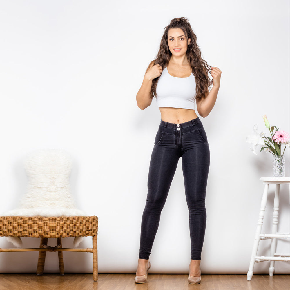 Sophia – Booty Lifting Yogahosen für Frauen in Schwarz