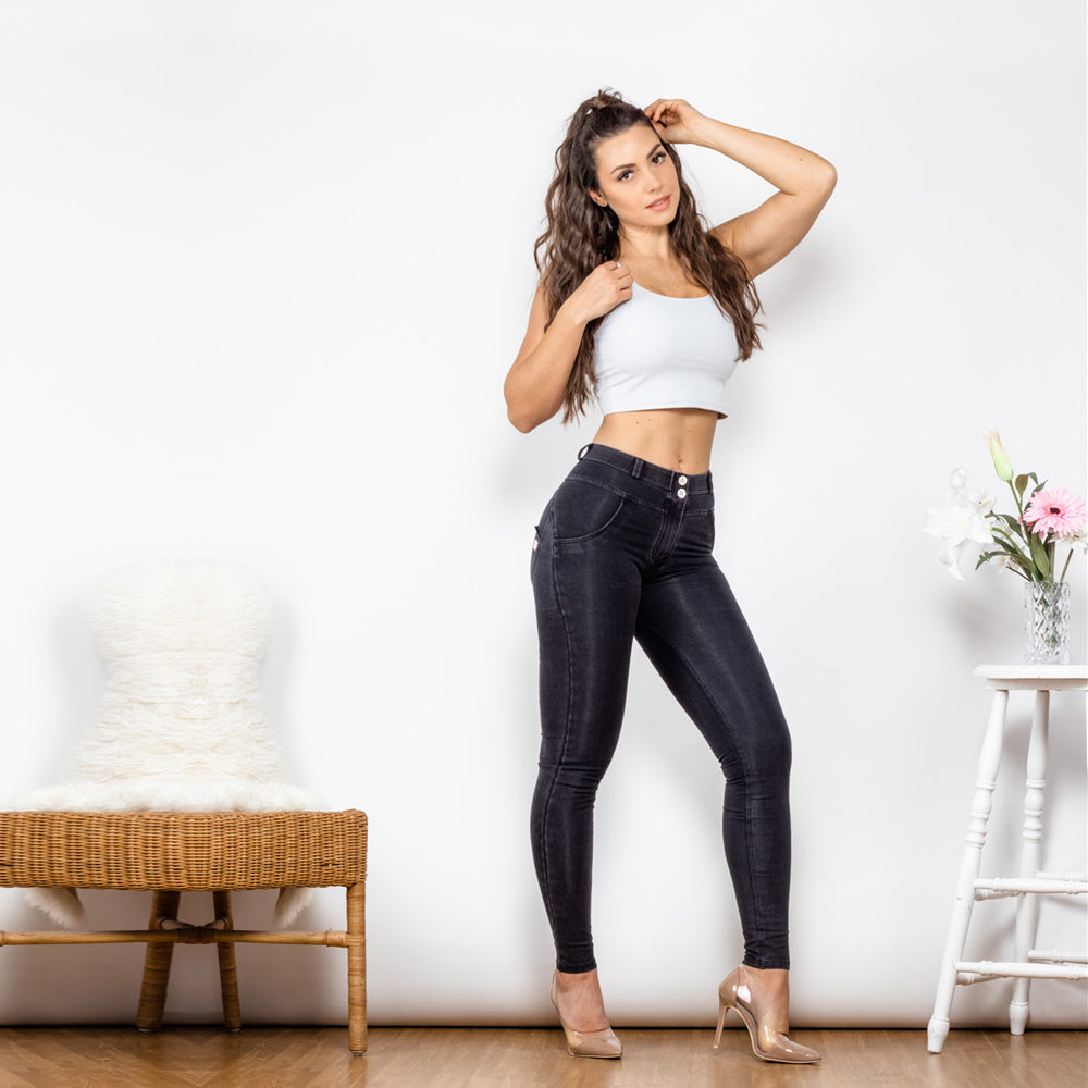 Sophia – Booty Lifting Yogahosen für Frauen in Schwarz