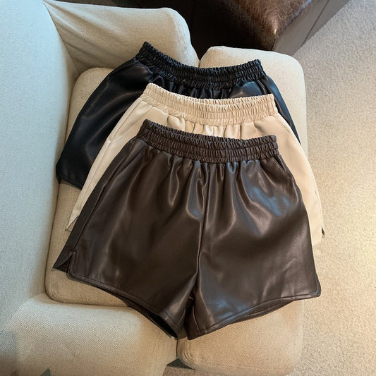 Megan – Hochtaillierte Damen-Shorts aus veganem Leder
